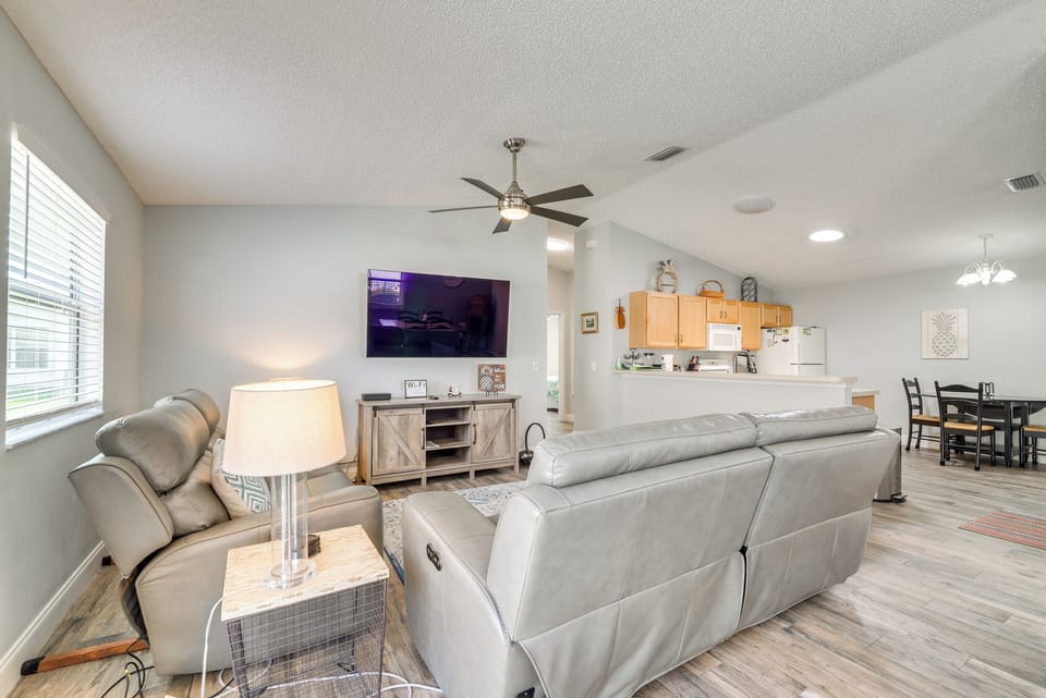 Living Room | Free WiFi | Central Heating & A/C