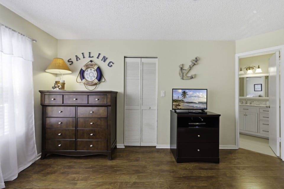 Guest Bedroom (3)