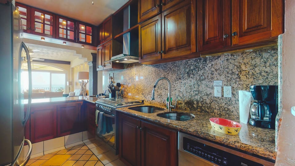 Condo - Image 7