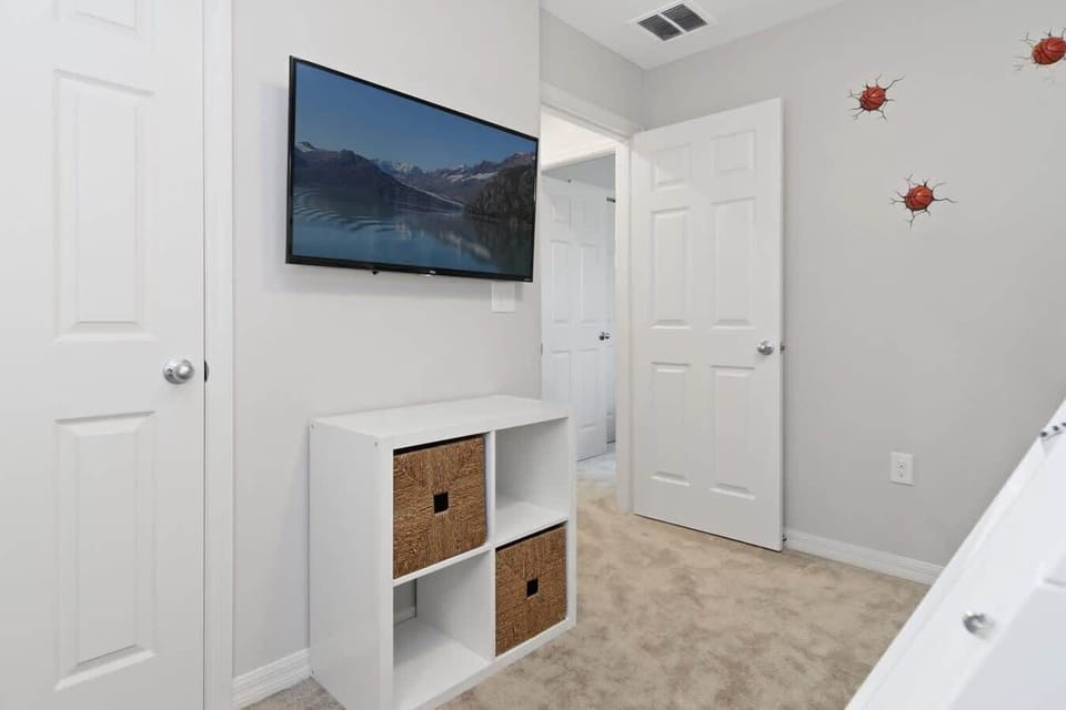 Kids Bedroom w BunkBed and SmartTV