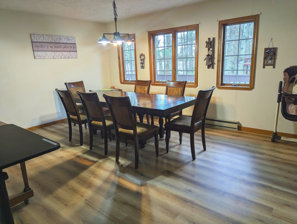 Dining Room seats 7