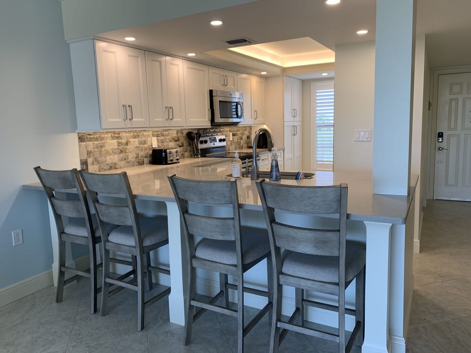 Kitchen bar for convenient quick meals