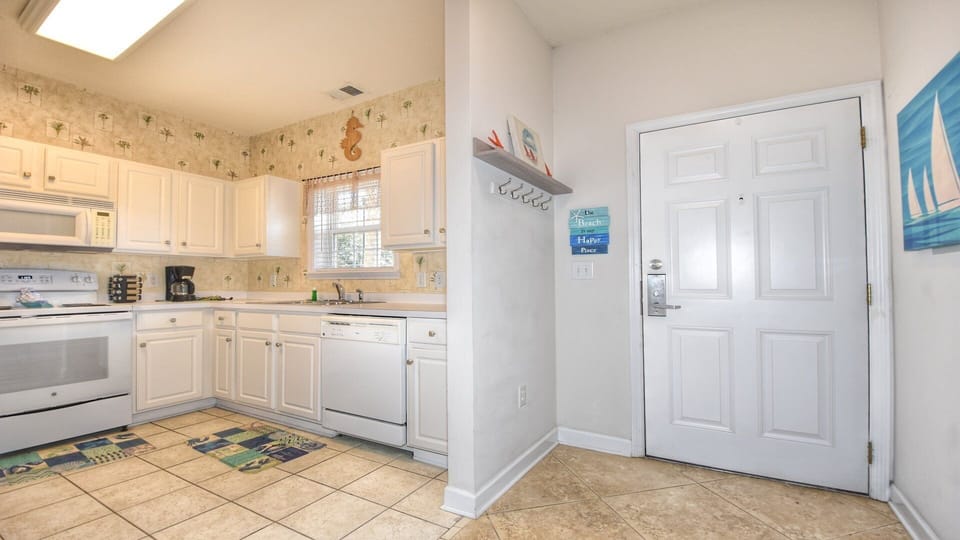 Entry/Kitchen