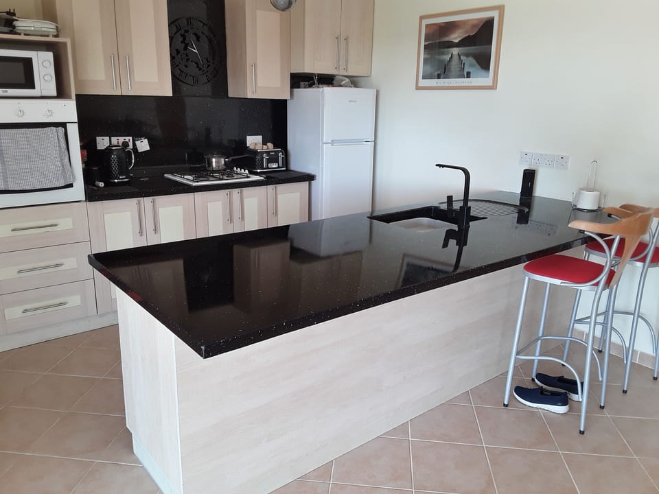 Fully fitted kitchen