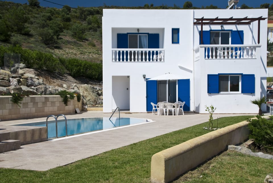 Wake up to sea views and unwind beside your private pool in total privacy.

