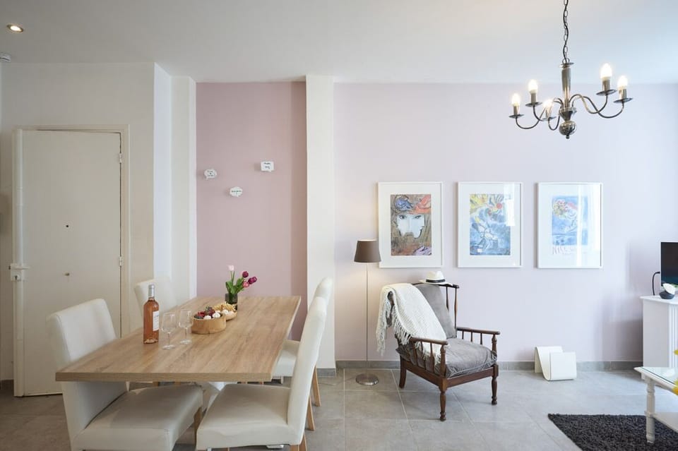 Dining table to seat 4 people