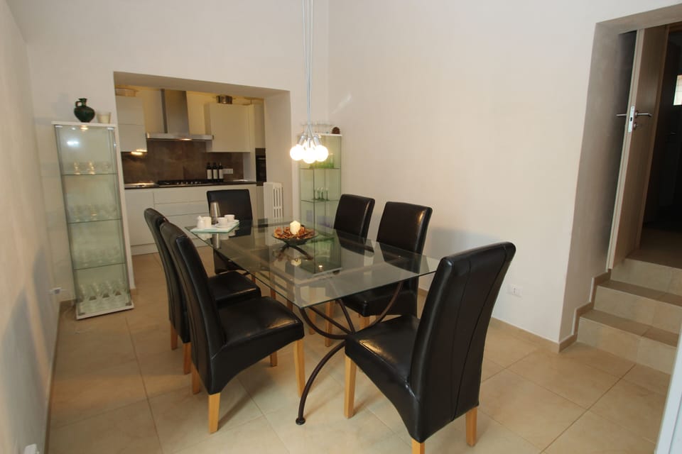 Informal dining breakfast room seats 8