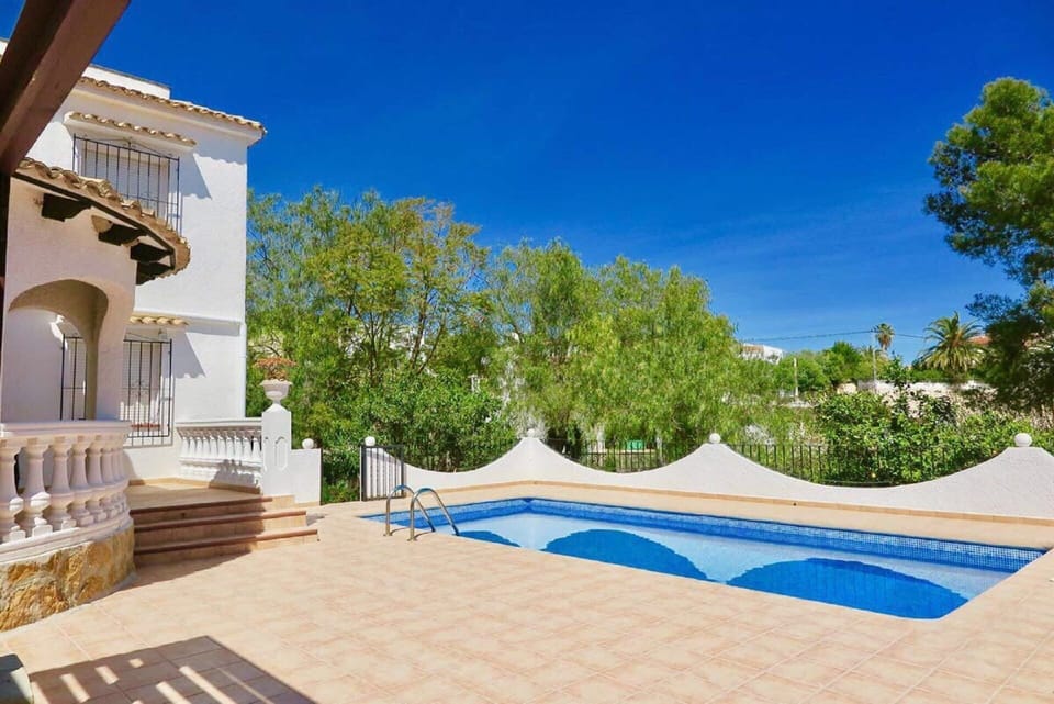 Pool and sun terrace