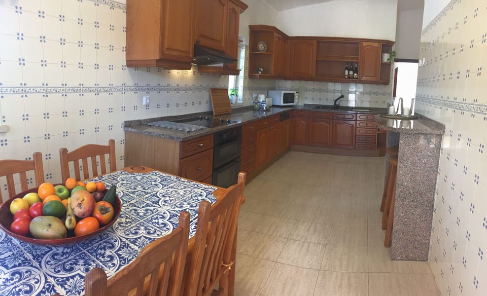 Fully equipped all electric fitted kitchen