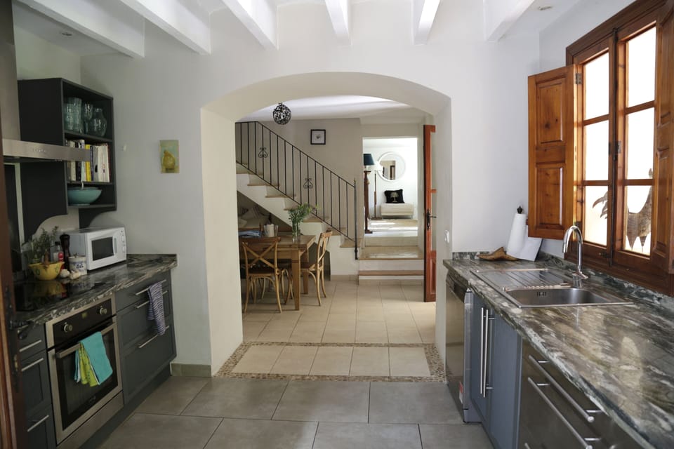 Fully equipped kitchen