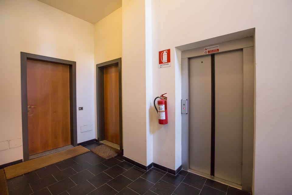 Common area (corridors, hall)