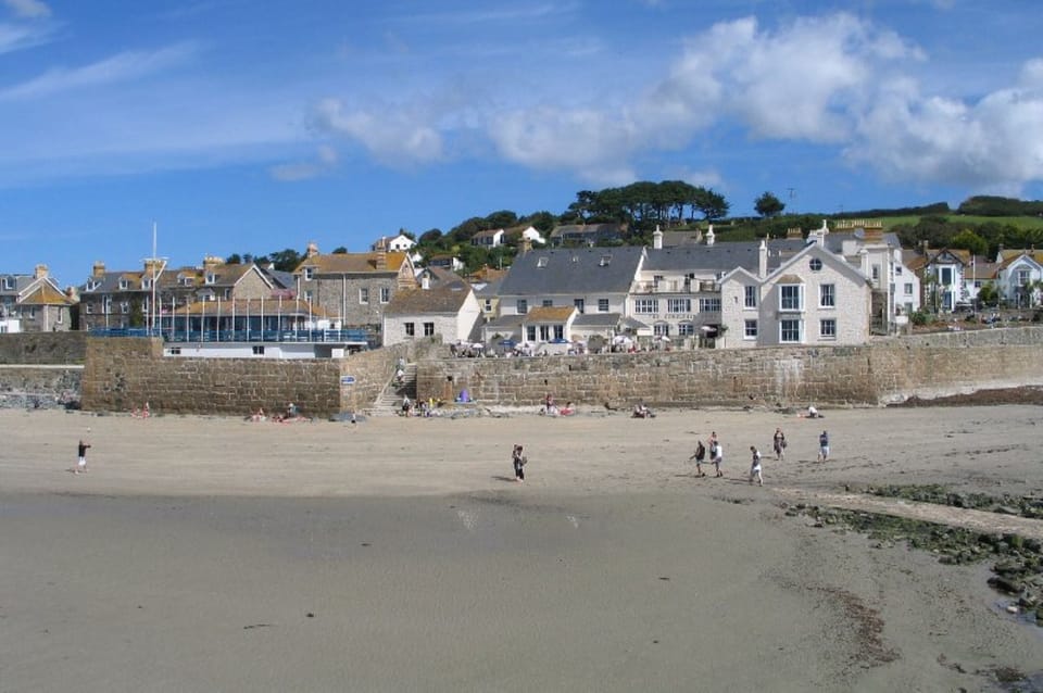 Marazion front - 200m from Jowders holiday cottage