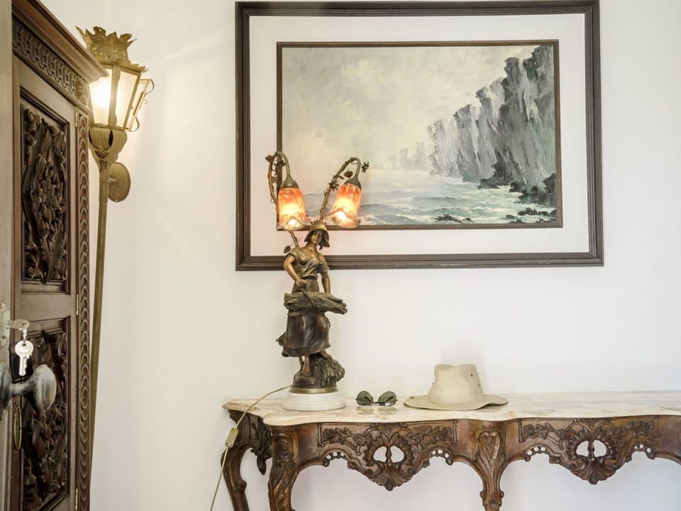 Room, Property, Furniture, Interior Design, Wall, Lighting, Table, Light Fixture, Mirror, House