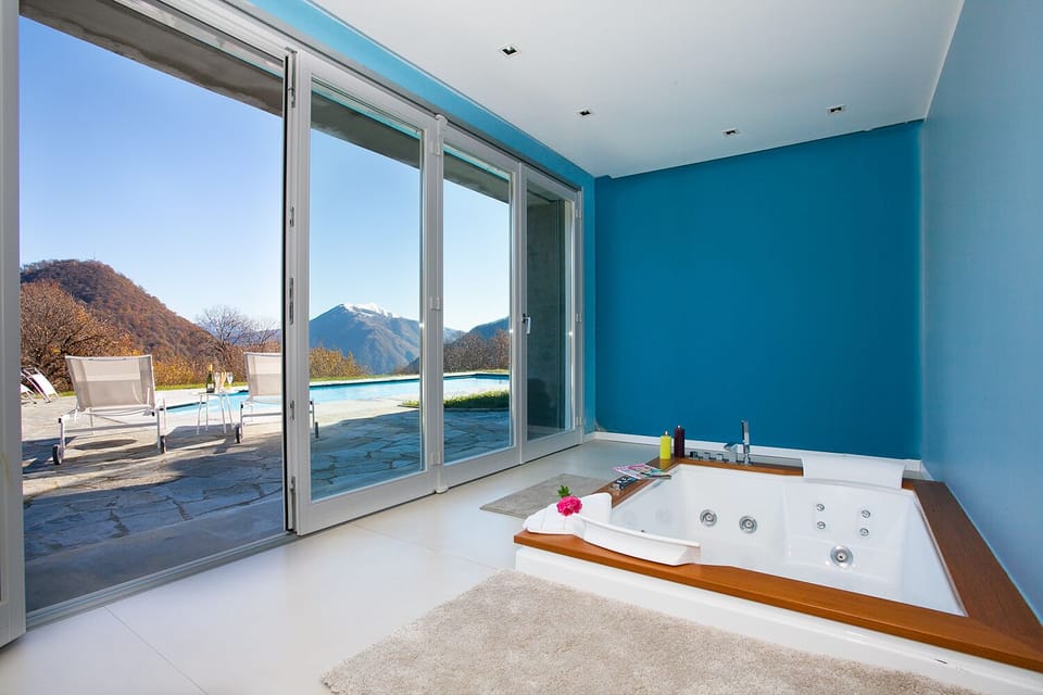 Whirlpool tub