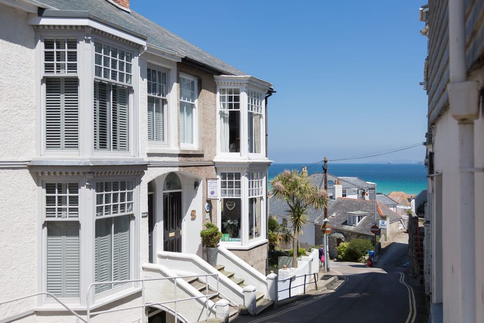 Hillside sits atop picturesque Skidden Hill with sea views to Godrevy Lighthouse