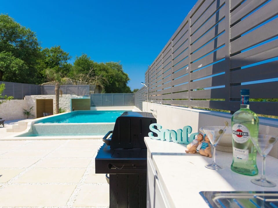 Property, Swimming Pool, Real Estate, Roof, Architecture, Leisure, Vacation, Building, Condominium, Apartment