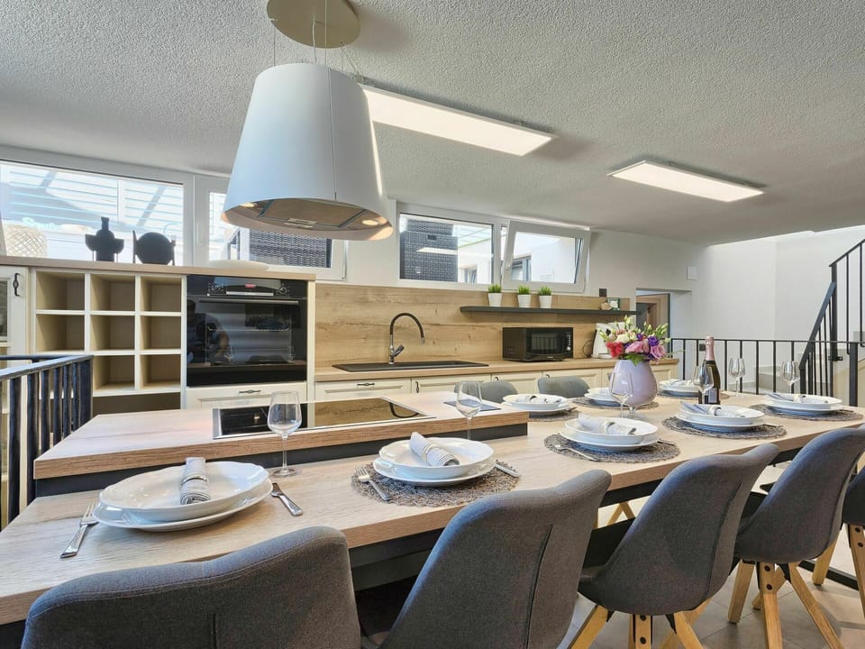 Table, Furniture, Property, Building, Countertop, Tableware, Chair, Cabinetry, Wood, Interior Design