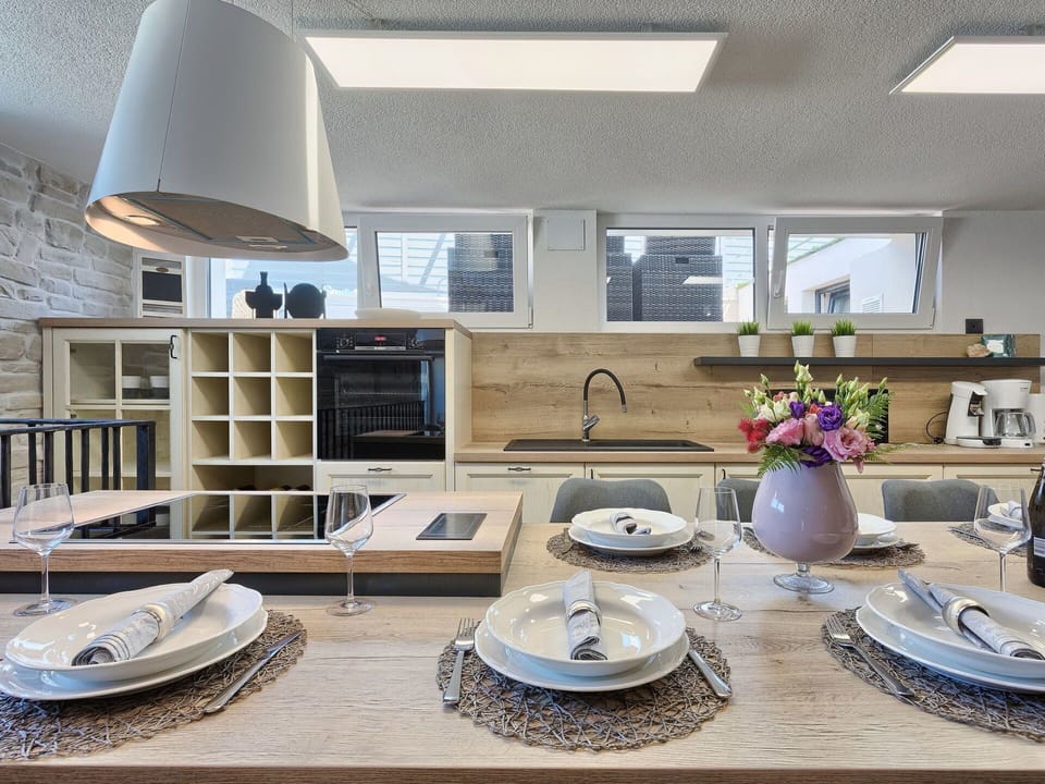 Interior Design, Property, Room, Countertop, Furniture, Building, House, Kitchen, Living Room, Architecture