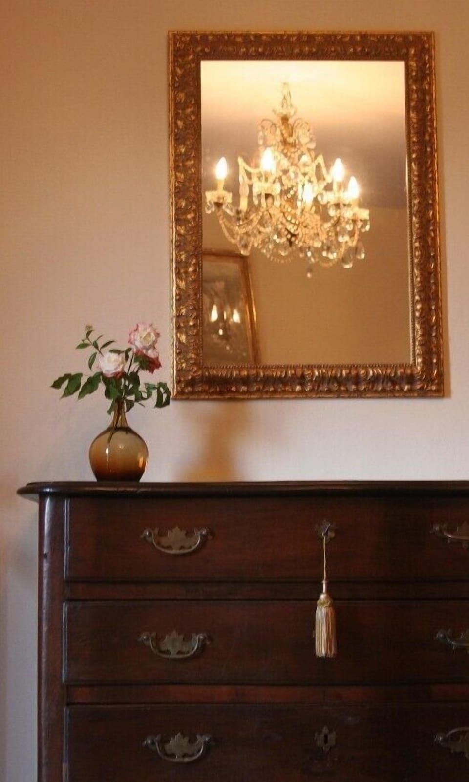 Details of the yellow bedroom