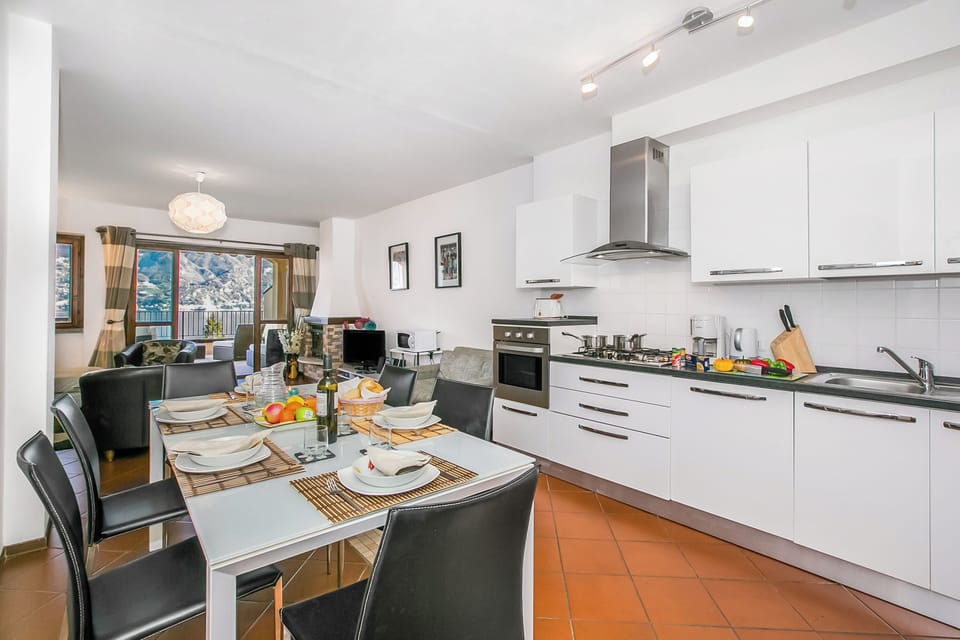 Kitchen and dining area