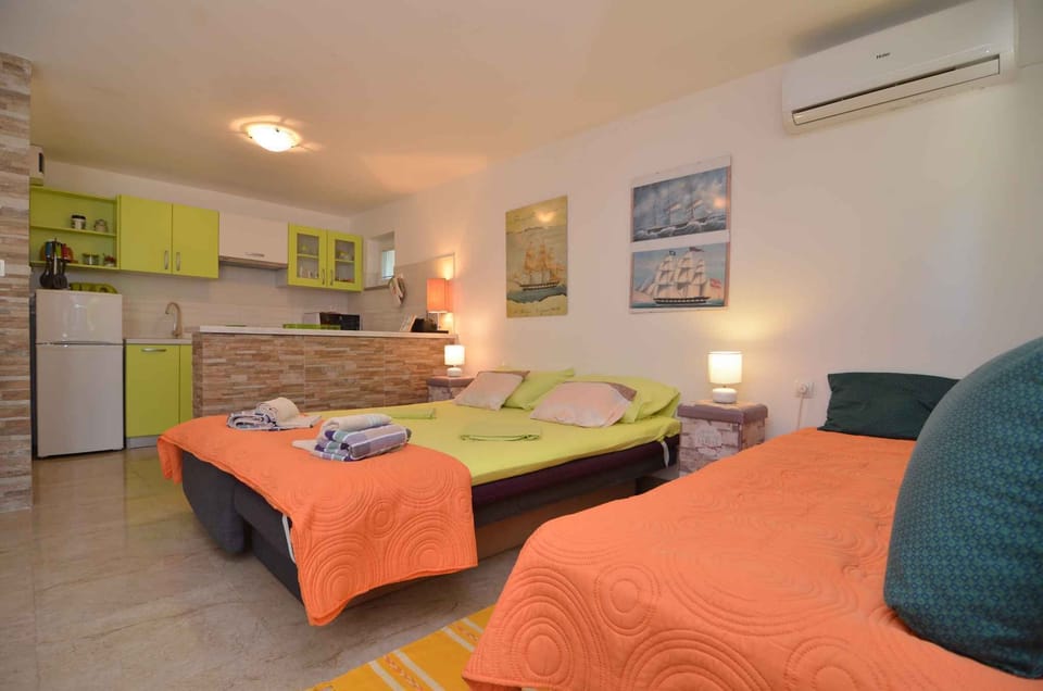 living/bedroom