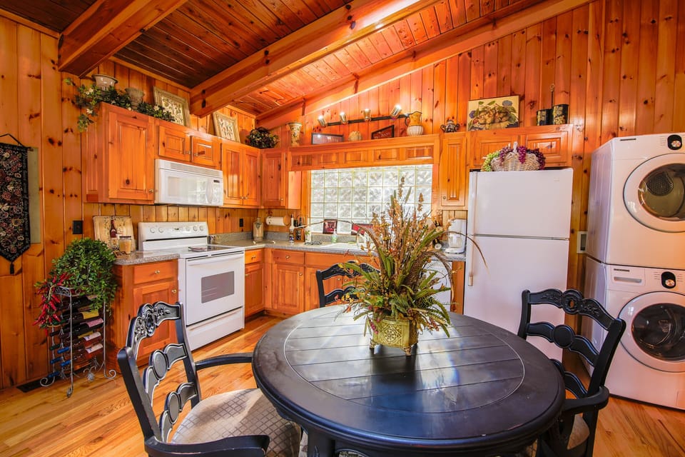 Another view of the kitchen.