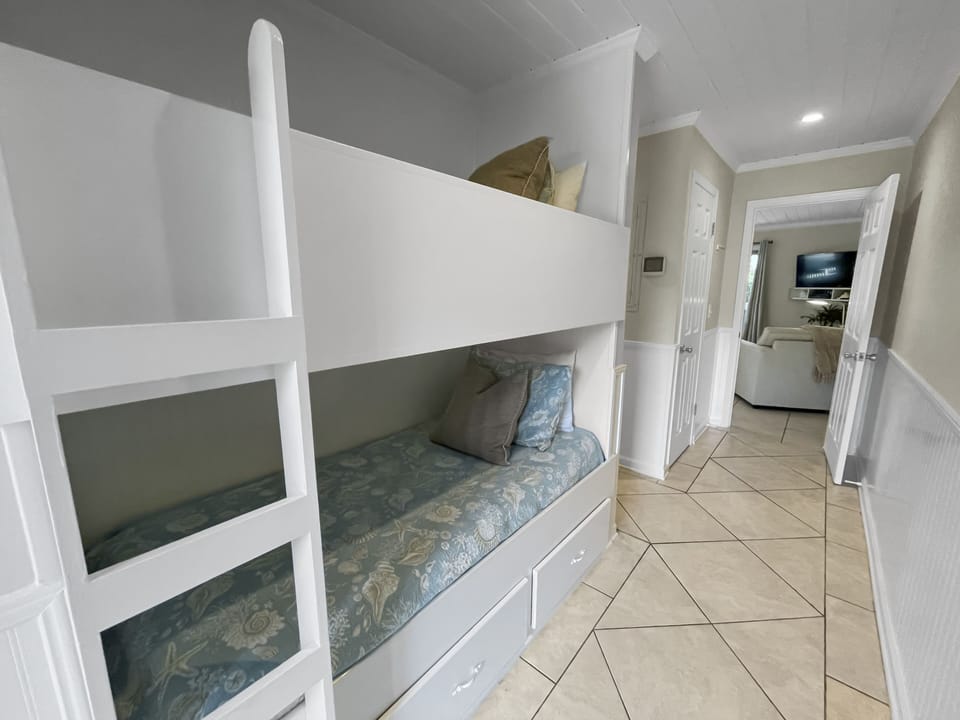 Inlet Dunes 201 | Hallway Bunk Beds | Sleeps 2