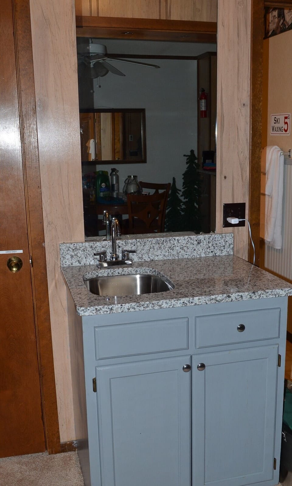 Bar sink, just off Kitchen & living room. 