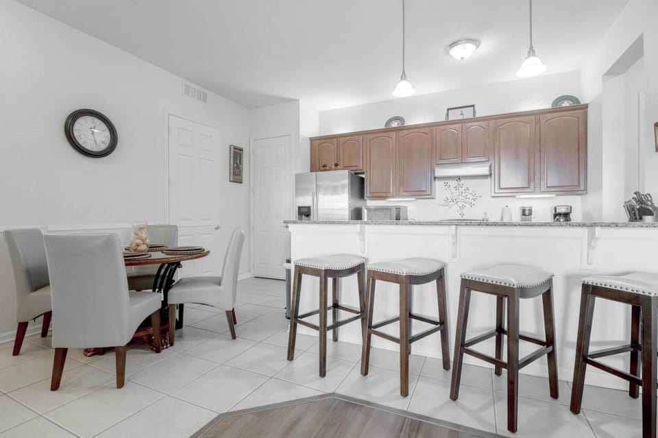 Dining-Kitchenseating2