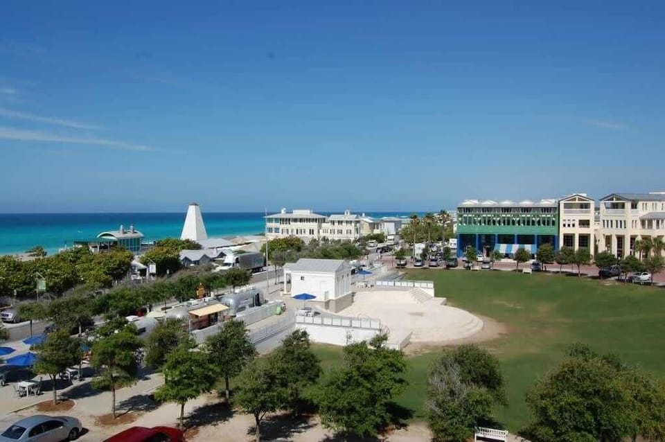 Close to Seaside and Shops and Dining