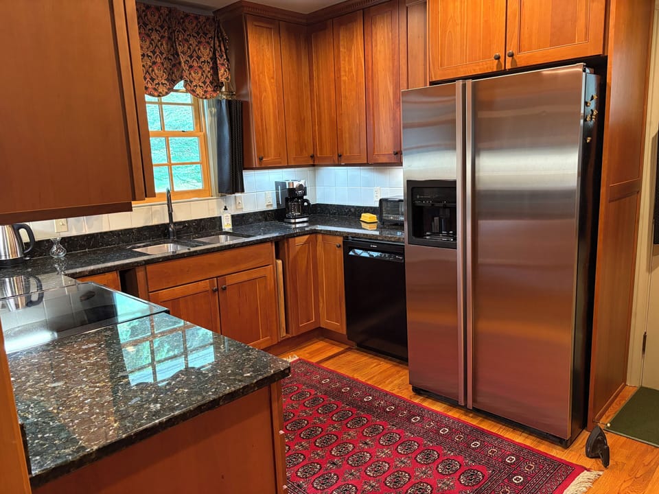 Small yet fully stocked kitchen