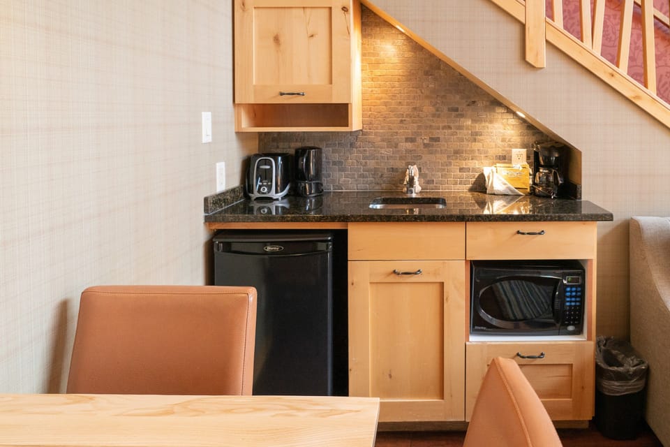 Whip up a tasty snack in the kitchenette!