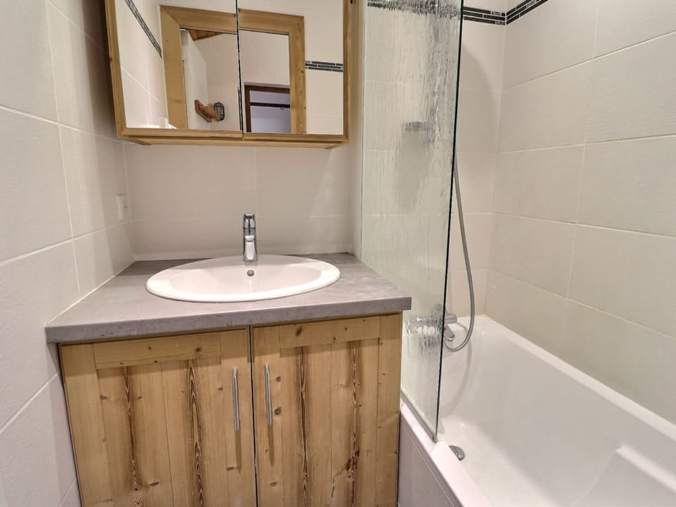 Quiet 3-Room Duplex, 6/7 Pers. Apartment in Les Allues