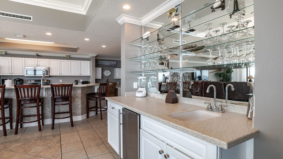 Phoenix West 1509 Wet bar with Ice maker