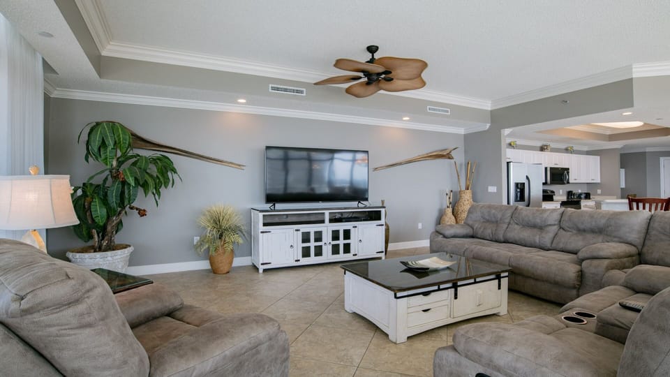 Phoenix West 1509 Living room