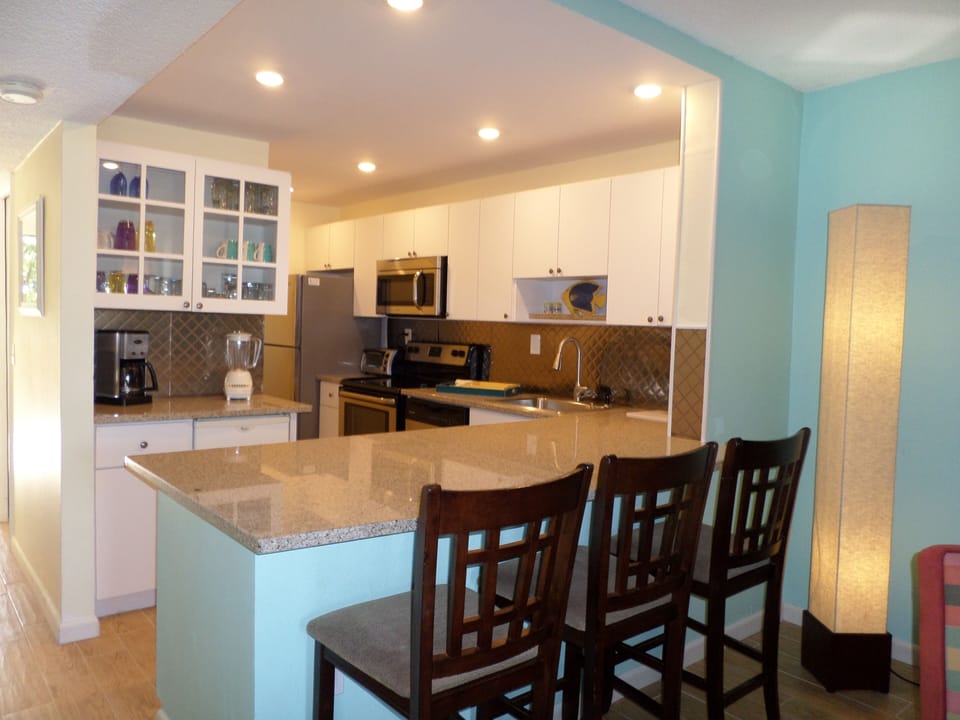 Kitchen Breakfast Bar with up to 6 Bar Stools