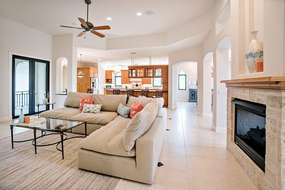 Yes, there is a double sided gas fireplace for cozy nights
