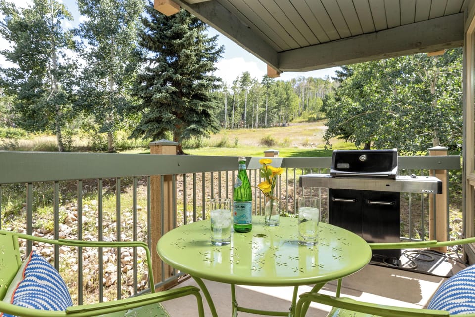 Balcony with Mountain View