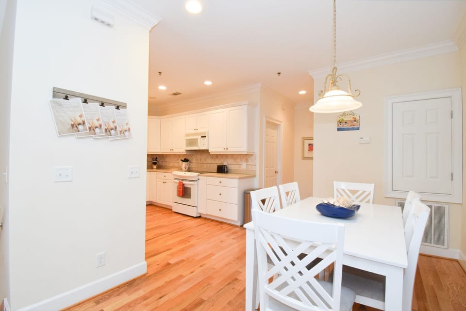 Kitchen&dining area