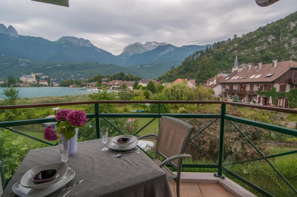 Balcony with lake and mountains view 