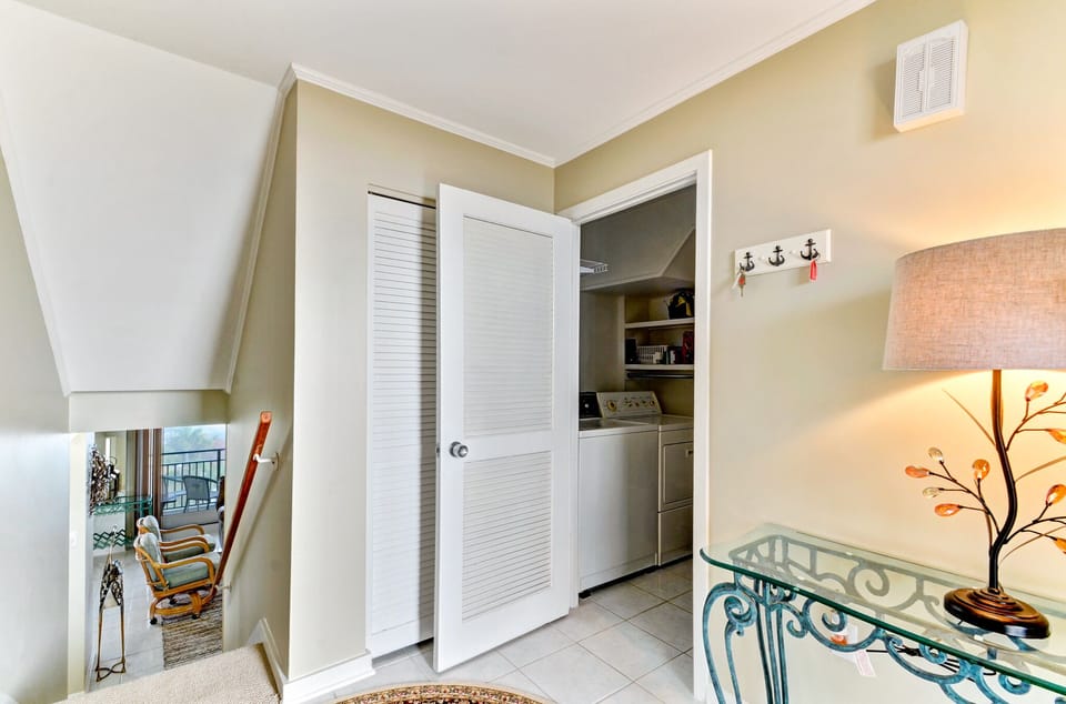 Entryway with laundry room