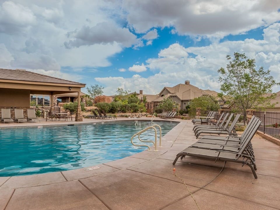 2nd pool with walk in kiddie area and 2nd hot tub