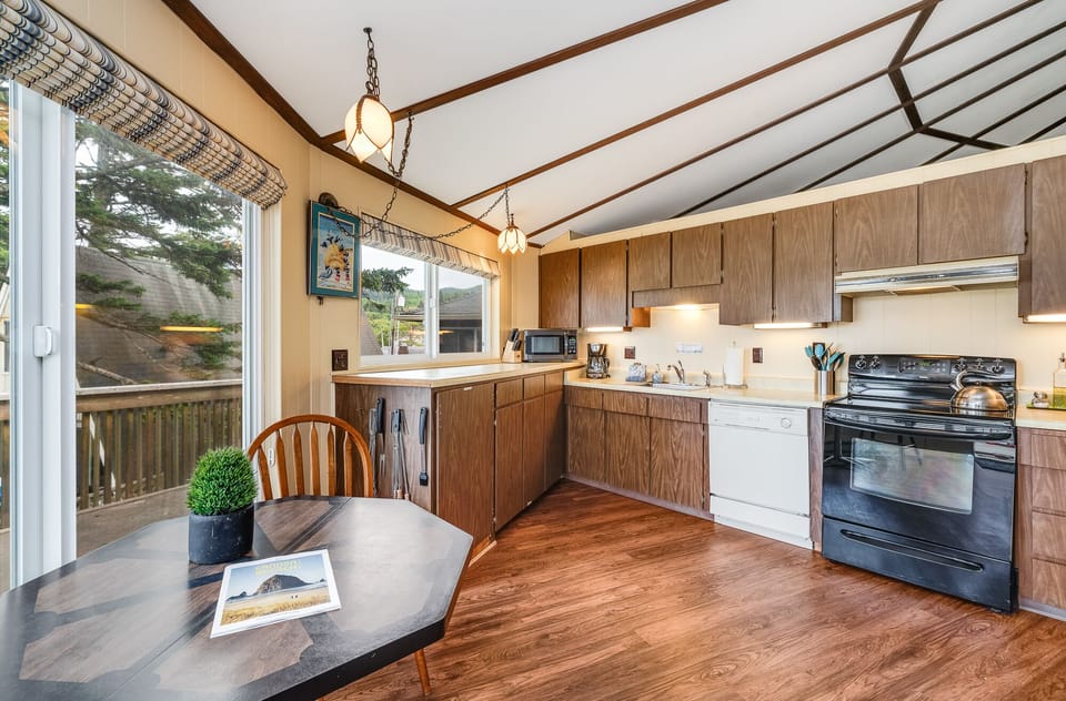 Large kitchen with breakfast table