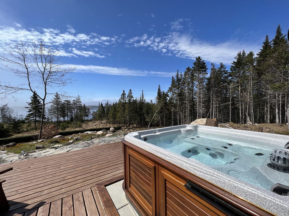 Outdoor Hot tub
for each booked night you will get 1 hour hot tub
