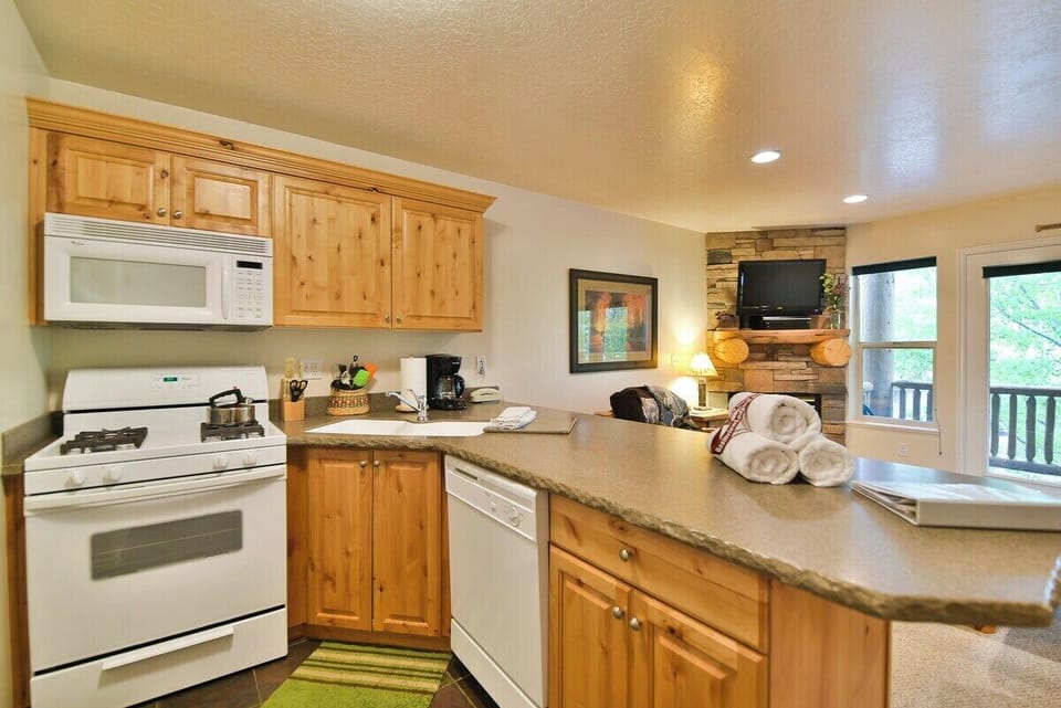 Kitchen with dishwasher, keurig/drip combo coffee maker