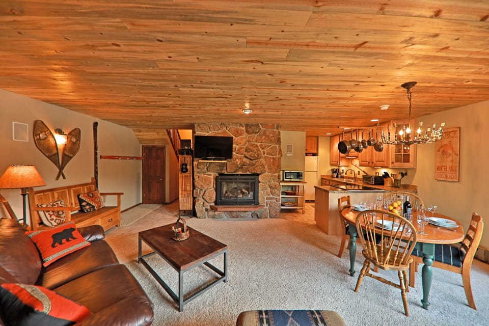 Living space with gas fireplace