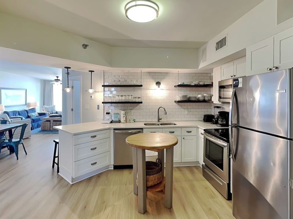 Fully Equipped Kitchen with Stainless Steel Appliances