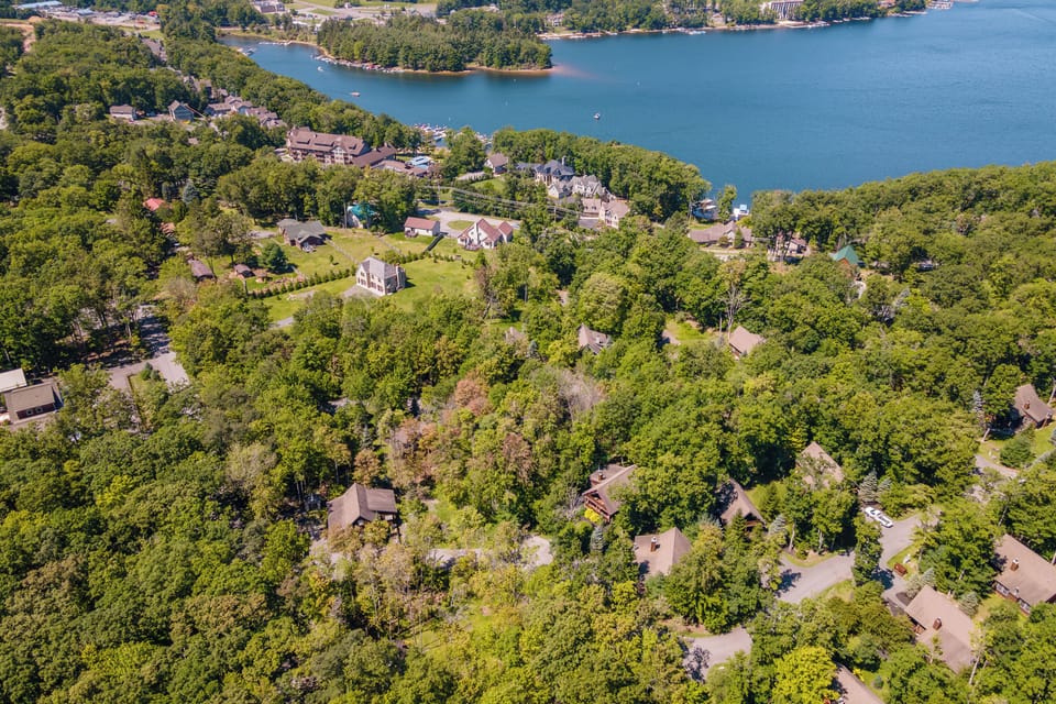 Yellowstone Community proximity to the lake