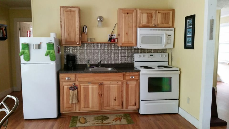 Recently updated kitchen with all the amenities and a well stocked pantry!