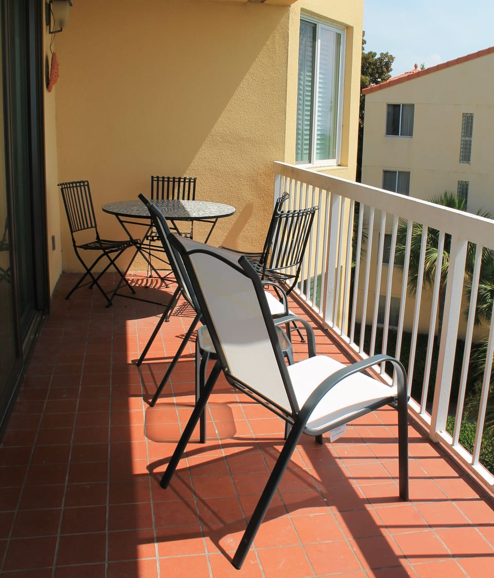 Both the master bedroom and living area open to balcony with the sound of waves 